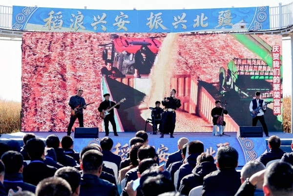 稻浪为幕，田野为台：乡村振兴万里行走进扎赉特，新农人讲述黑土耕耘路