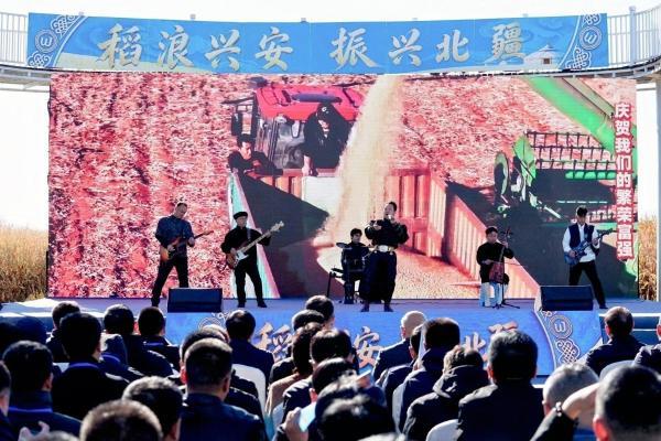 稻浪为幕，田野为台：乡村振兴万里行走进扎赉特，新农人讲述黑土耕耘路