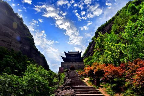 雄关古道出圈—广元入选国家国庆户外精品线路，万达嘉华酒店静候八方来客 