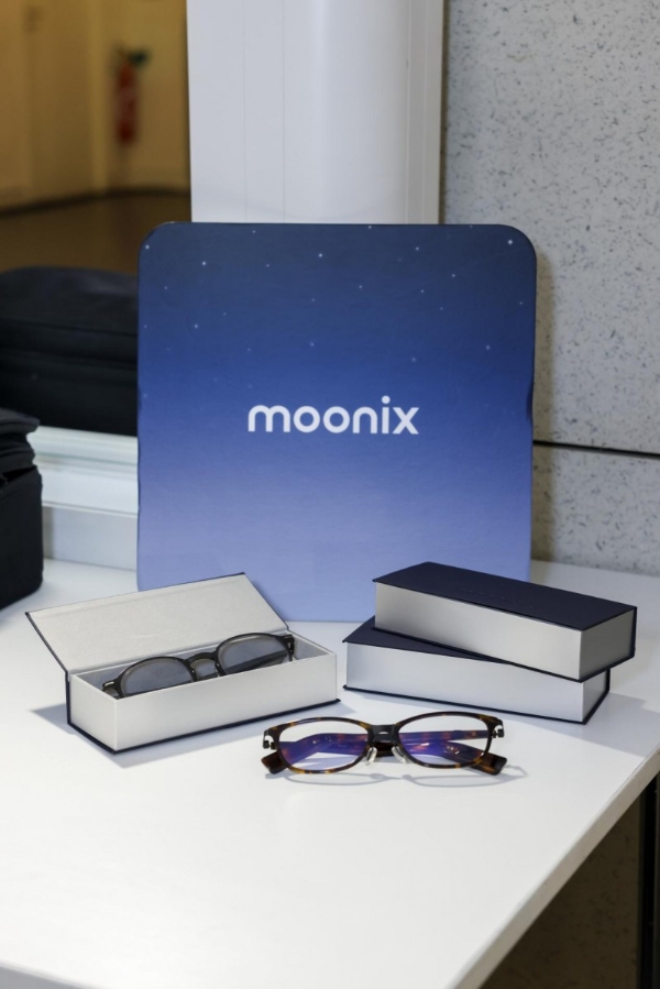 14.9克背后的“减法哲学”：Moonix（月刻）如何重新定义AI穿戴的时尚叙事 