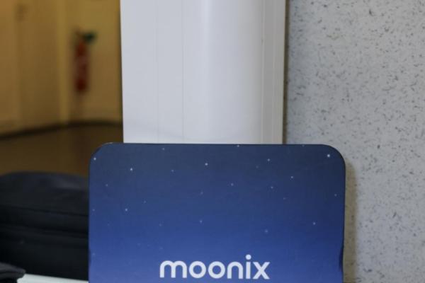 14.9克背后的“减法哲学”：Moonix（月刻）如何重新定义AI穿戴的时尚叙事 