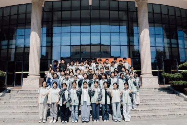 廖望捐资助学并与母校学子分享成长感悟