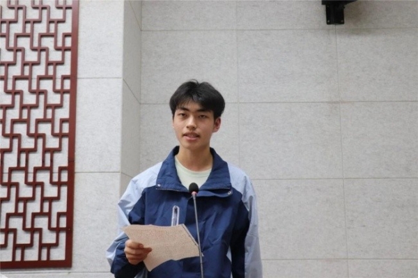 廖望捐资助学并与母校学子分享成长感悟