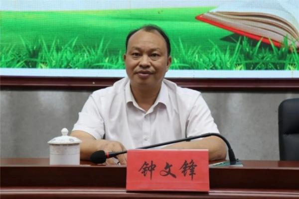 廖望捐资助学并与母校学子分享成长感悟