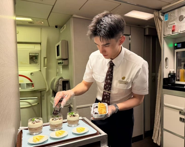 中国东航全面升级两舱全链条服务 