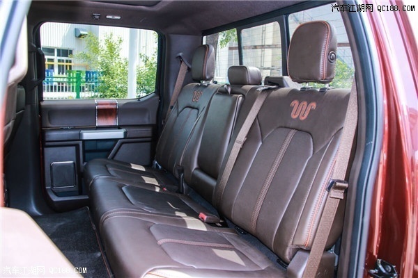 福特f350国王牧场版双轮皮卡车到店图解