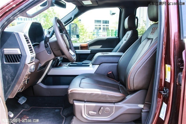 福特f350国王牧场版双轮皮卡车到店图解