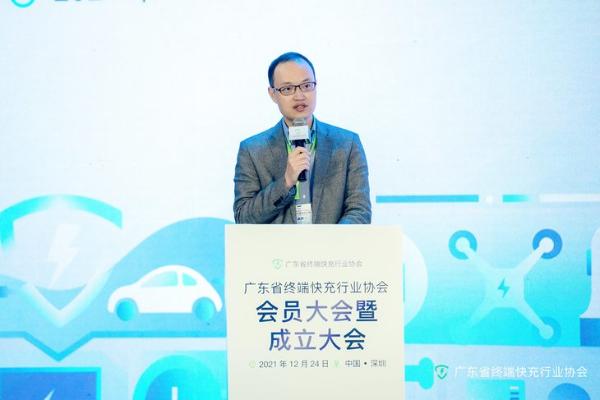 OPPO参加终端快充行业协会成立大会，共同推动快充发展