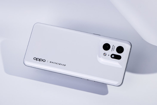 采用一体化陶瓷后盖，OPPO Find X5系列拥有出色好手感