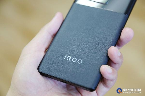 iQOO 10 Pro评测：不只是首发200W快充 更是“水桶”旗舰的典范