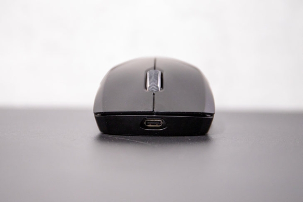 雷柏VT9轻量化无线游戏鼠标评测：299元可享的豪华配置