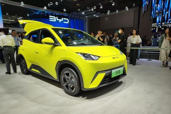 2023上海车展|高性价比小型电动车比亚迪海鸥正式亮相，起售价7.88万元