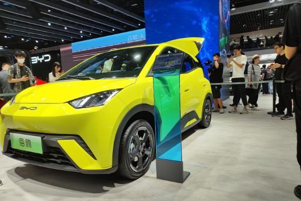2023上海车展|高性价比小型电动车比亚迪海鸥正式亮相，起售价7.88万元