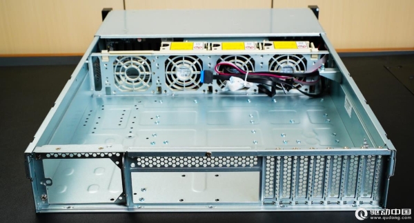 拓普龙2U服务器机箱M265-25：小巧体积、强大功能，数据存储新革命