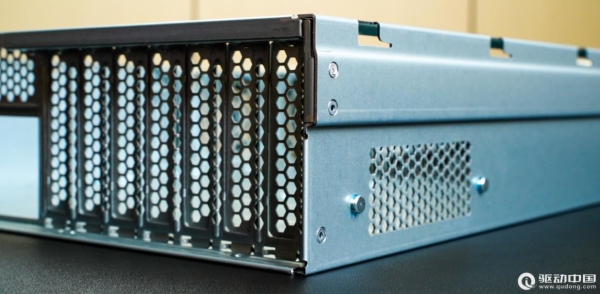 拓普龙2U服务器机箱M265-25：小巧身材、强大存储，高效数据管理新升级