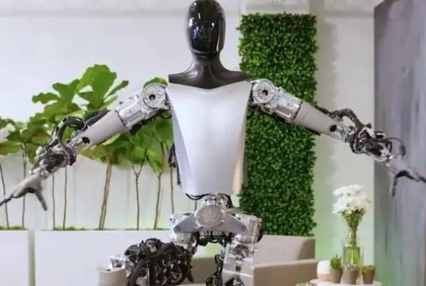 马斯克发布特斯拉“擎天柱”机器人新视频，展示其行走与叠衣能力