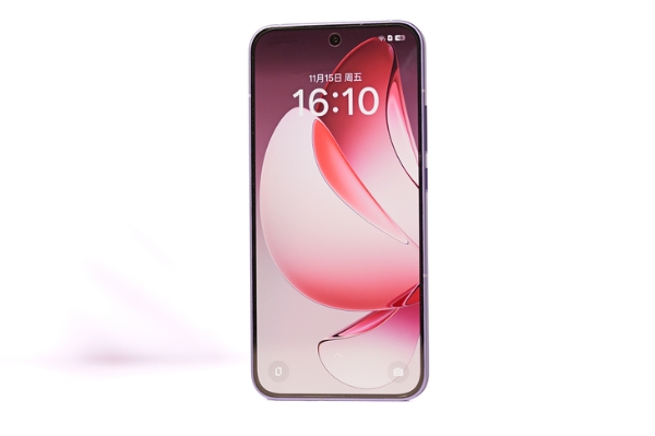 具备专业人像拍照能力 OPPO Reno13让你随手拍出美美的照片