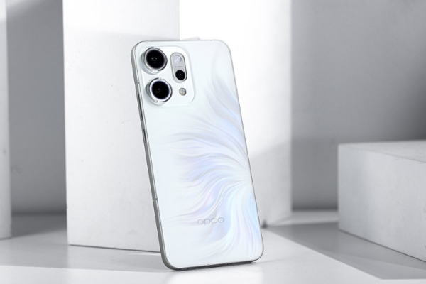 OPPO Reno14 Pro：颜控必选！「人鱼姬」配色演绎光影魔法