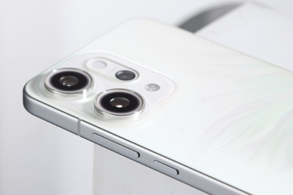 更适合年轻人的拍照手机！OPPO Reno14 Pro捕捉每一刻精彩！