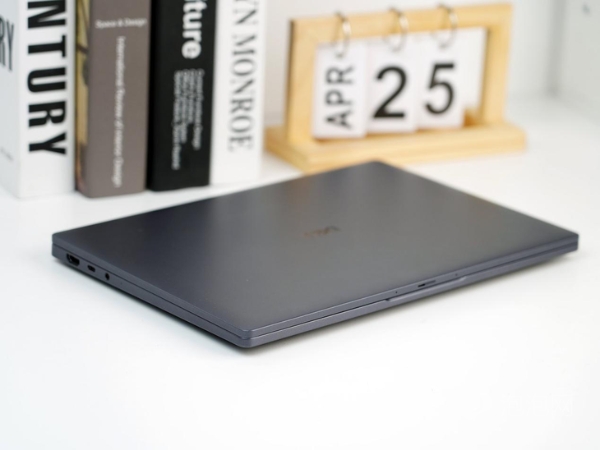 性能强劲的长续航轻薄旗舰笔记本电脑 Dell Pro 14 Premium评测