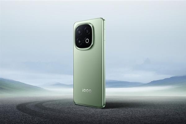 定制三星2K屏！iQOO 15配置将全面提升