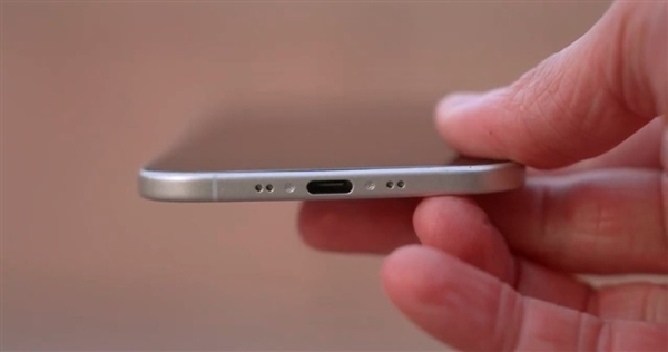 约5.5mm厚度 iPhone 17 Air太过轻薄直接重新设计前摄