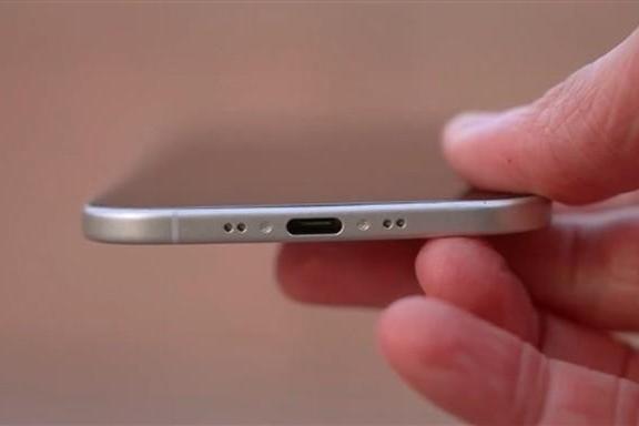 约5.5mm厚度 iPhone 17 Air太过轻薄直接重新设计前摄