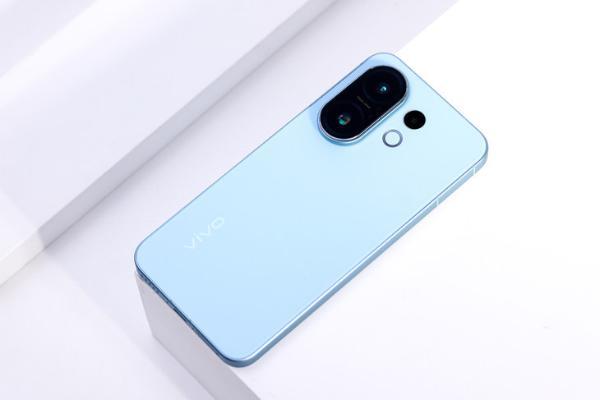 小屏也能Pro？vivo S30系列以轻薄之姿挑战中端机性能天花板
