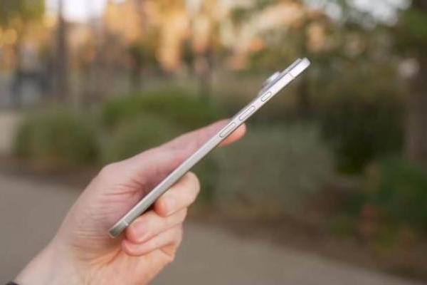 感谢苹果！新iPhone立大功，eSIM业务将重启 华为手机也要用