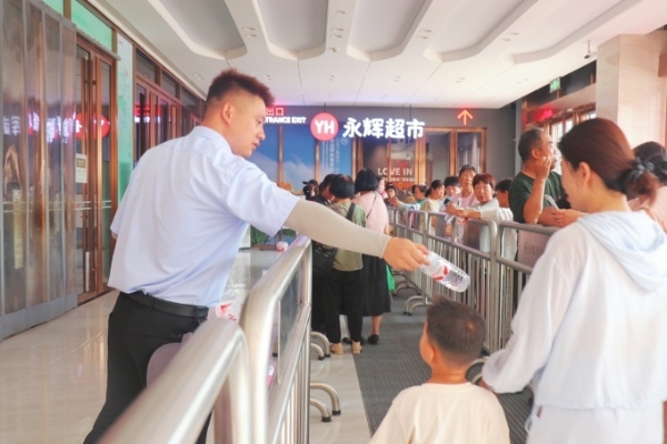永辉超市巩义首家“胖东来帮扶调改”门店开业