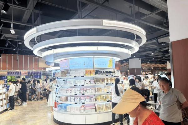 胖东来美妆生意经：谁能成为下一个“春娟”？