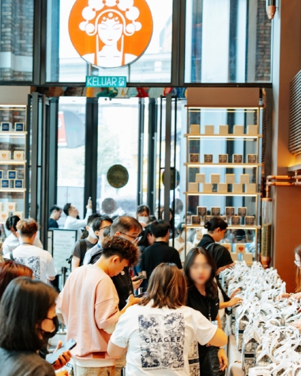 霸王茶姬马来西亚最大门店开业，当地门店数突破200家