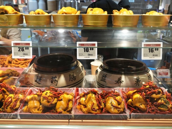 丹尼斯安阳中华店焕新迎客，逛吃氛围感拉满