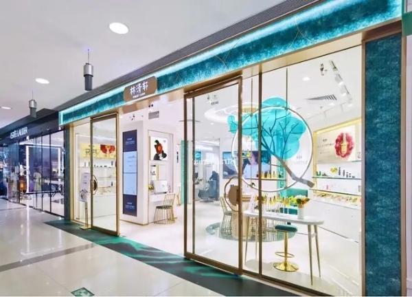 曾公开叫板香奈儿的国货美妆，上市了