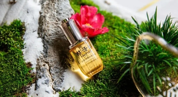 曾公开叫板香奈儿的国货美妆，上市了