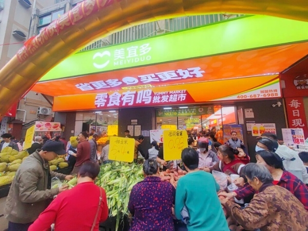 美宜多超市与零食有鸣联合开出“零食+生鲜“融合店
