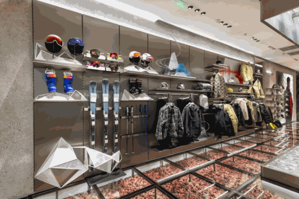 全球首店成都焕新，Salomon萨洛蒙在华零售概念再升级