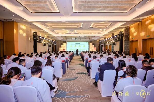 这个45年的老牌国货，发布全新增长战略模型！