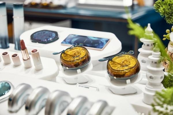 花西子全国百货首店入驻杭州城西银泰百货