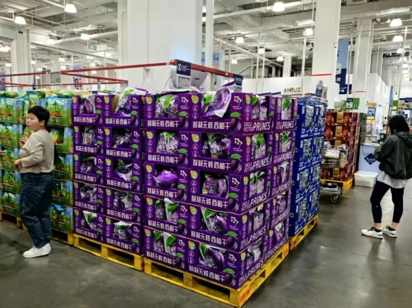 2026年货货架争夺战：山姆、盒马们正在重整零食区