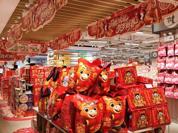 2026年货货架争夺战：山姆、盒马们正在重整零食区