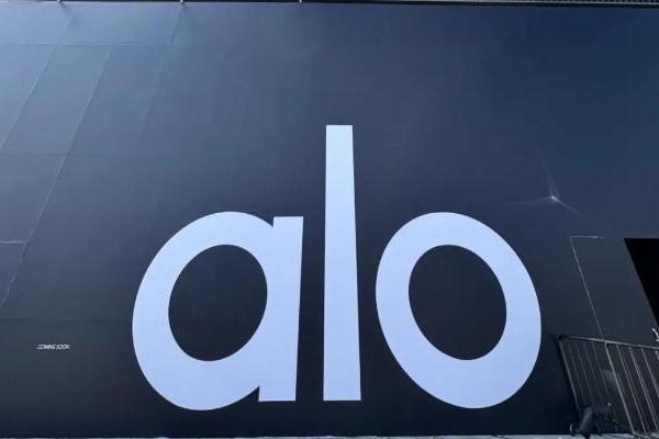 lululemon的最大竞争对手，终于敲定了中国首店