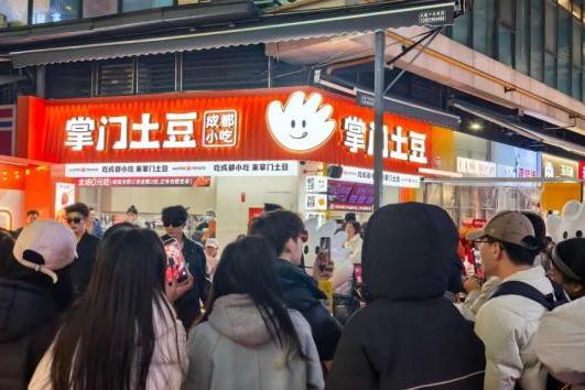 从成都美食江湖跑出的“黑马”：掌门土豆，凭什么让年轻人排队买单？ 