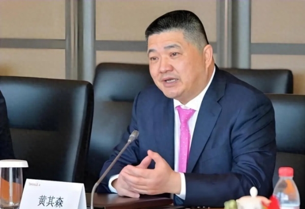 黄其森不再担任泰禾集团董事长，黄霄辉接棒