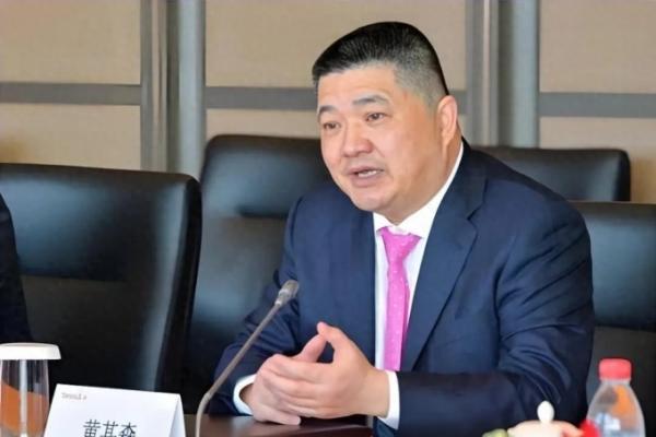 黄其森不再担任泰禾集团董事长，黄霄辉接棒