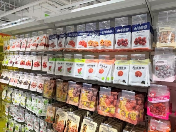 鸣鸣很忙“零食王国”与U100达成深度合作