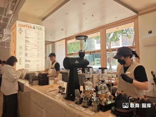 东方甄选首家线下店怎么样？我们去现场看了看