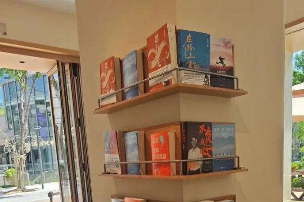东方甄选首家线下店怎么样？我们去现场看了看