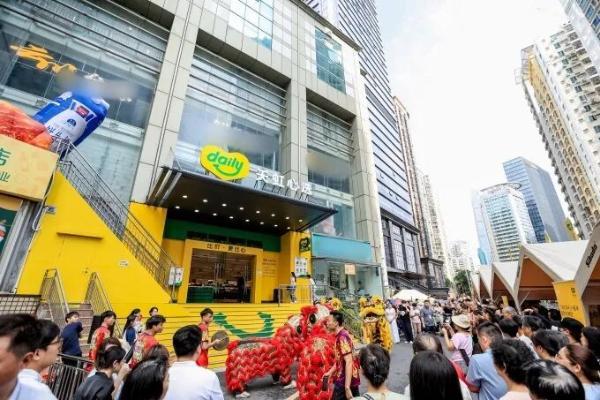 华润万家、天虹杀入社区超市：同一战场，两种打法