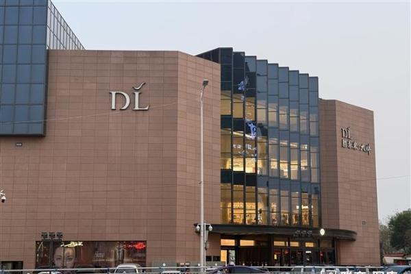 新华社调查“胖东来为啥总被黑”，于东来连发6条动态